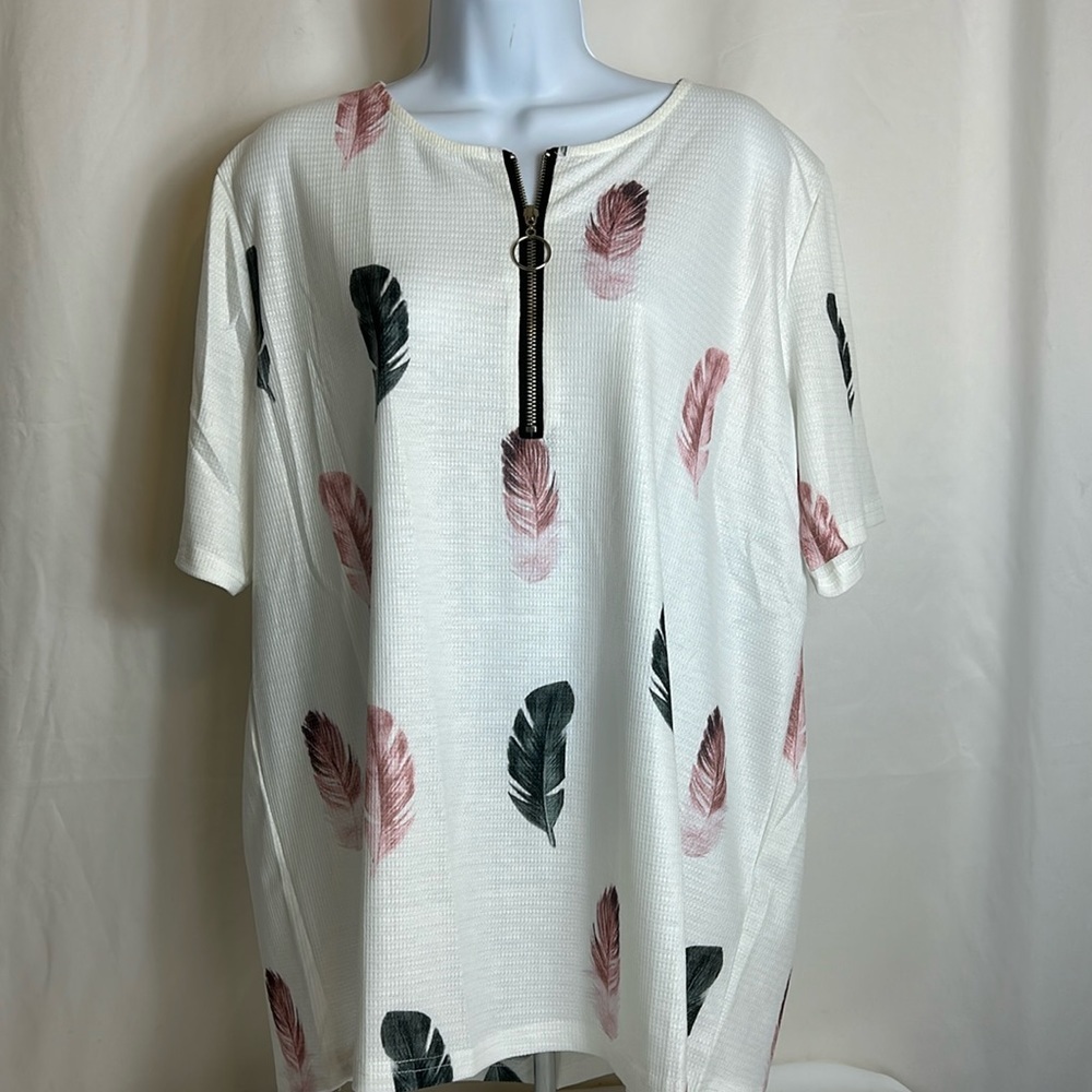 Sheilay Women’s Size XXL Short Sleeve Zip Front White with Feather Print Shirt